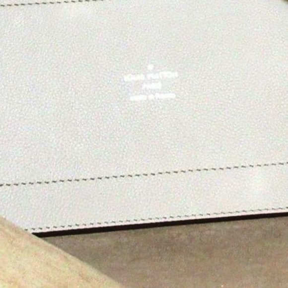 Louis Vuitton Hina Tote - Picture 3 of 3